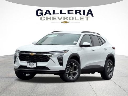 New 2026 Chevrolet Trax LT image 2