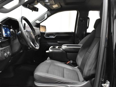 Used 2023 Chevrolet Silverado 1500 LT image 3