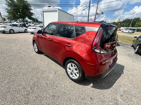 Used 2023 Kia Soul S FWD image 13