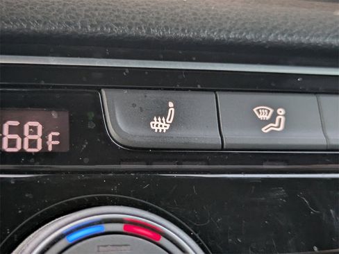 Certified 2021 Volkswagen Atlas Cross Sport SEL image 24