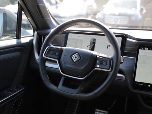 Used 2024 Rivian R1S Adventure AWD/4WD image 16