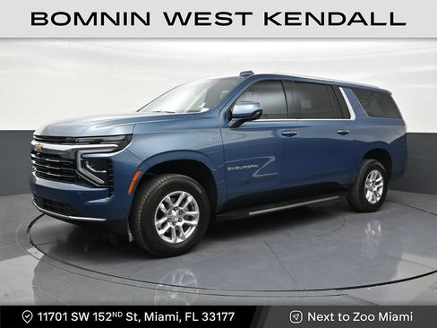 Used 2025 Chevrolet Suburban LS RWD image 1