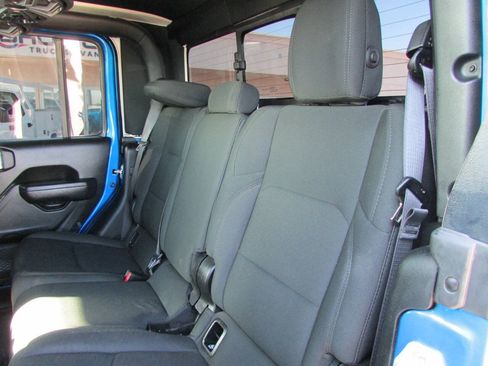 Used 2023 Jeep Gladiator Sport AWD/4WD image 36