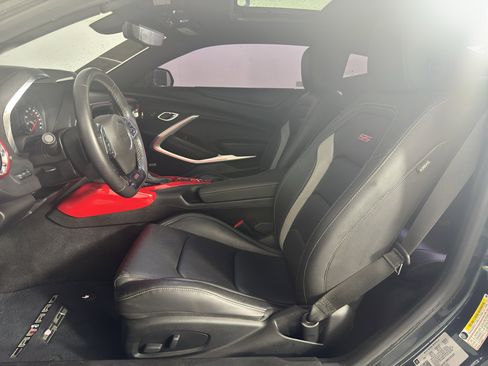 Used 2021 Chevrolet Camaro SS RWD image 16
