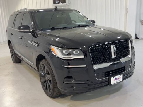 Used 2023 Lincoln Navigator Reserve w/ Monochromatic Package image 3