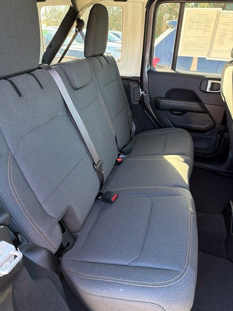 Used 2026 Jeep Wrangler Unlimited Sahara AWD/4WD image 14