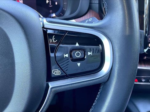 Used 2023 Volvo XC60 B5 Ultimate image 22