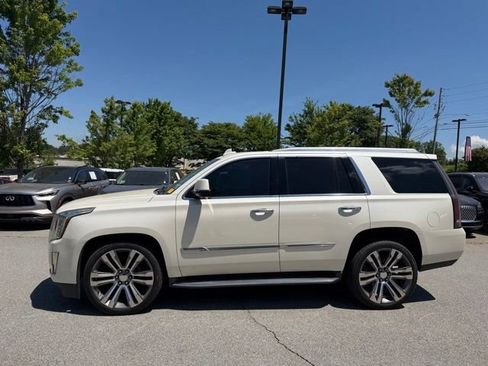 Used 2015 Cadillac Escalade Luxury RWD image 2