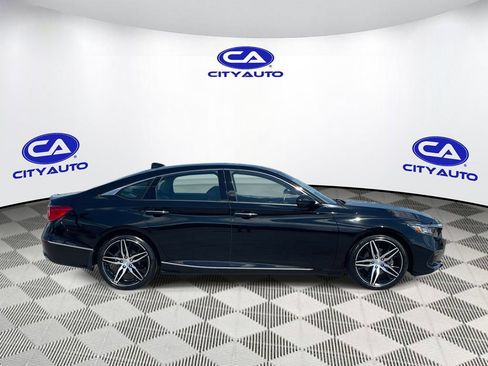 Used 2022 Honda Accord Touring image 2
