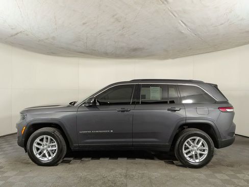 Certified 2025 Jeep Grand Cherokee Laredo X image 3