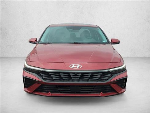 Used 2024 Hyundai Elantra Limited image 2