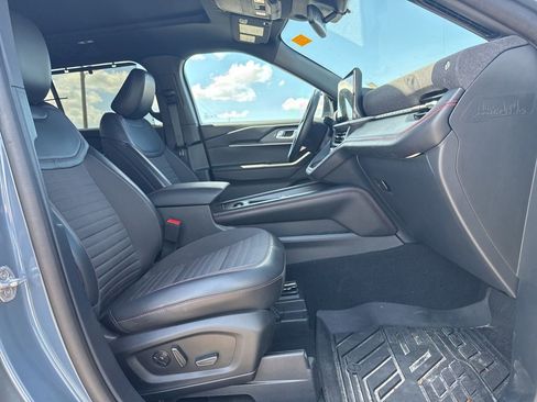 Used 2025 Ford Explorer ST-Line w/ Premium Package AWD/4WD image 9
