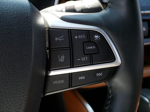 Used 2023 Toyota Highlander Platinum AWD/4WD image 26