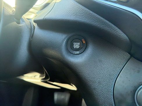 Used 2019 Jeep Cherokee Limited image 24