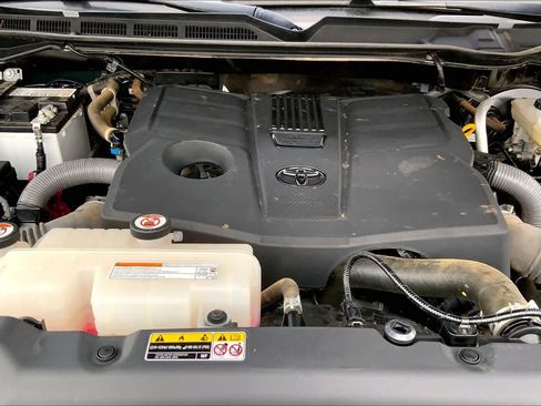 Used 2023 Toyota Tundra Limited AWD/4WD image 32