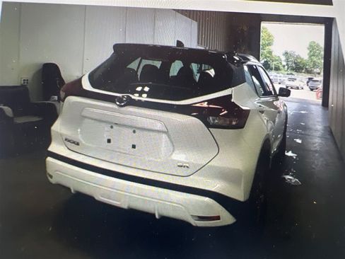 Used 2021 Nissan Kicks SR FWD image 4