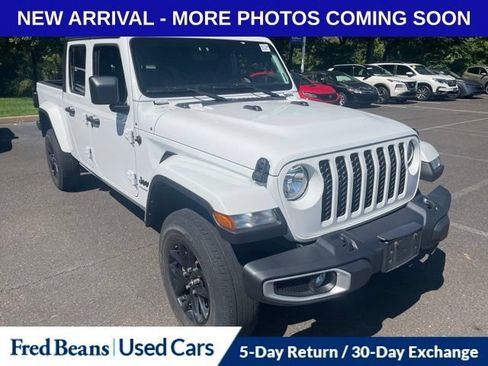 Used 2023 Jeep Gladiator Sport AWD/4WD image 1