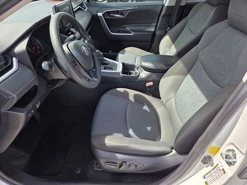 Used 2022 Toyota RAV4 XLE FWD image 10