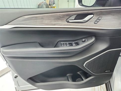 Used 2022 Jeep Grand Cherokee L Limited image 40