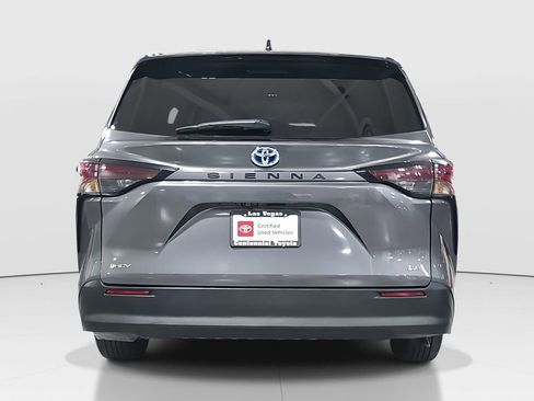Certified 2025 Toyota Sienna LE image 6