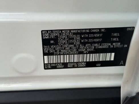 Used 2023 Toyota RAV4 XLE AWD/4WD image 31
