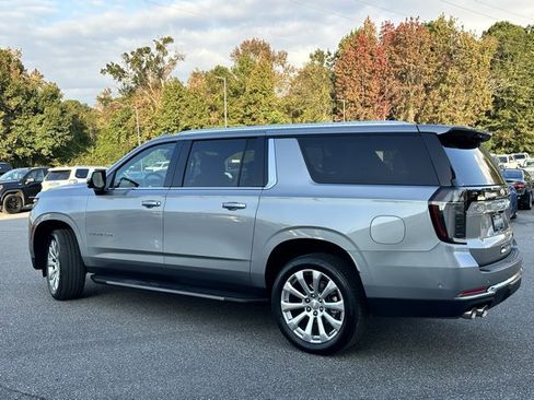 Used 2025 Chevrolet Suburban Premier image 30