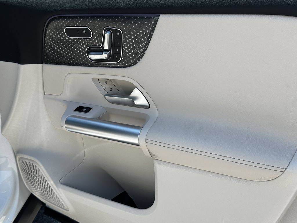 Certified 2025 Mercedes-Benz GLA 250 4MATIC image 16