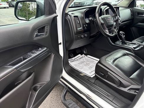 Certified 2022 GMC Canyon AT4 w/ Trailering Package AWD/4WD image 11