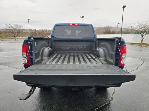 Used 2022 RAM 3500 Big Horn w/ Night Edition AWD/4WD image 29