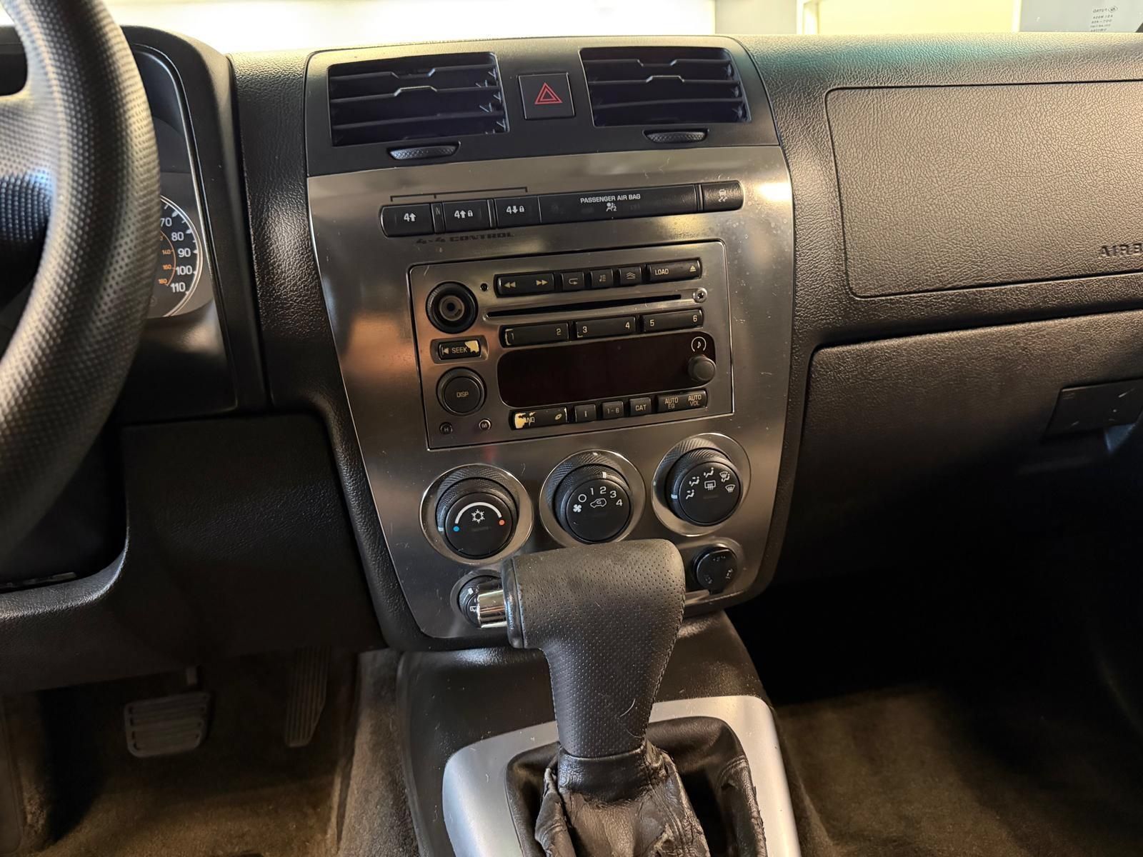 Used 2006 HUMMER H3 w/ Chrome Appearance Package AWD/4WD image 8