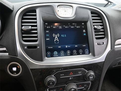 Used 2017 Chrysler 300 C image 34