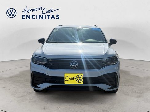 Certified 2023 Volkswagen Tiguan SE R-Line AWD/4WD image 8