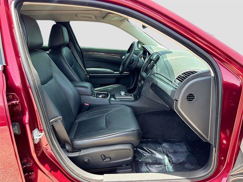 Used 2018 Chrysler 300 Limited w/ Safetytec Plus Group RWD image 29