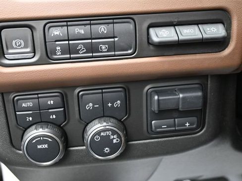 Used 2024 Chevrolet Suburban High Country w/ Max Trailering Package image 27