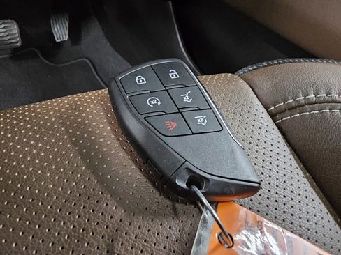 Used 2025 Chevrolet Suburban High Country AWD/4WD image 39