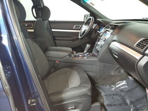 Used 2017 Ford Explorer XLT image 10