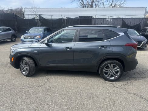 Used 2023 Kia Seltos S image 3