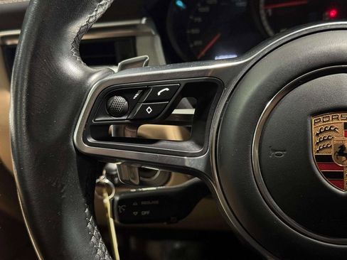 Used 2020 Porsche Macan Turbo image 10