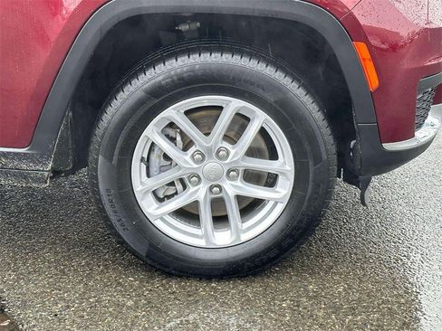 Used 2023 Jeep Grand Cherokee L Laredo image 7