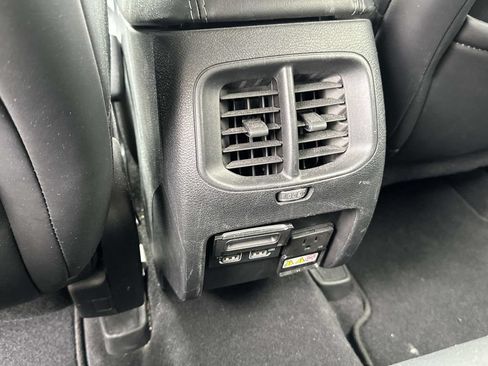 Used 2019 Jeep Cherokee Limited AWD/4WD image 13