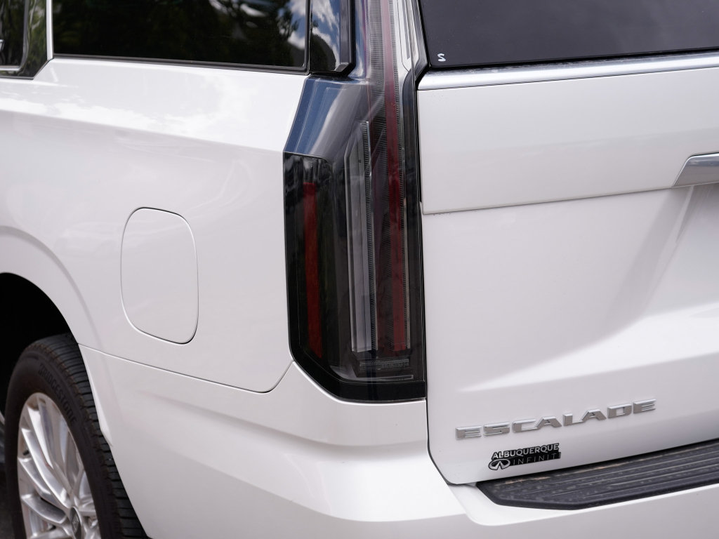 Used 2025 Cadillac Escalade ESV Premium Luxury w/ LPO, Floor Liner Package AWD/4WD image 8