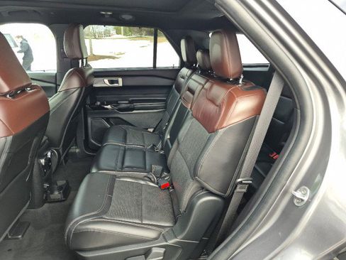 Used 2023 Ford Explorer Platinum image 33