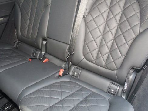 Used 2025 BMW X7 xDrive40i w/ M Sport Package image 25