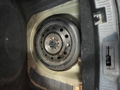 Used 2016 Ford Taurus SE image 24