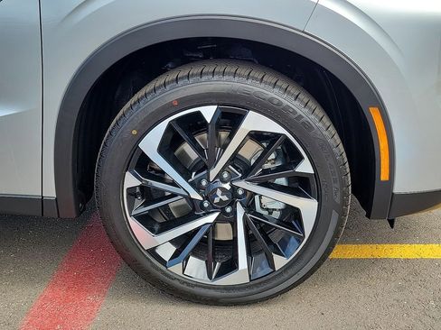 New 2025 Mitsubishi Outlander SE image 5