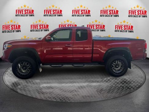 Used 2017 Toyota Tacoma TRD Off-Road image 4