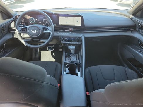 New 2025 Hyundai Elantra SEL image 12