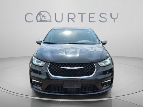 Used 2023 Chrysler Pacifica Limited FWD image 10