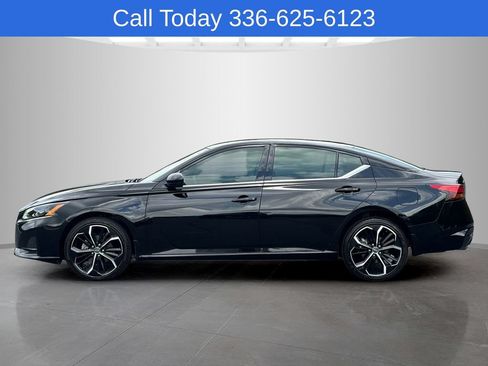 Used 2025 Nissan Altima 2.5 SR AWD/4WD image 3