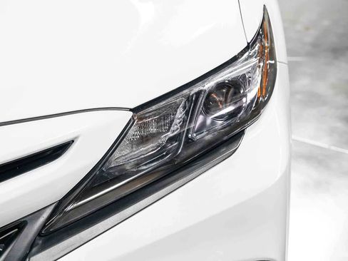 Used 2024 Toyota Camry SE FWD image 7